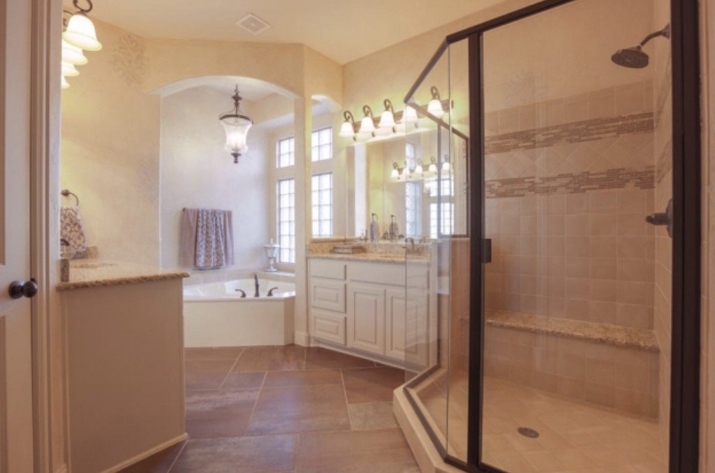 RealFirstTexas's tweet photo. How awesome is this spacious shower and sink space in this master bath? We think it’s simply divine. #FirstTexasHomes https://t.co/tGytXwsCab