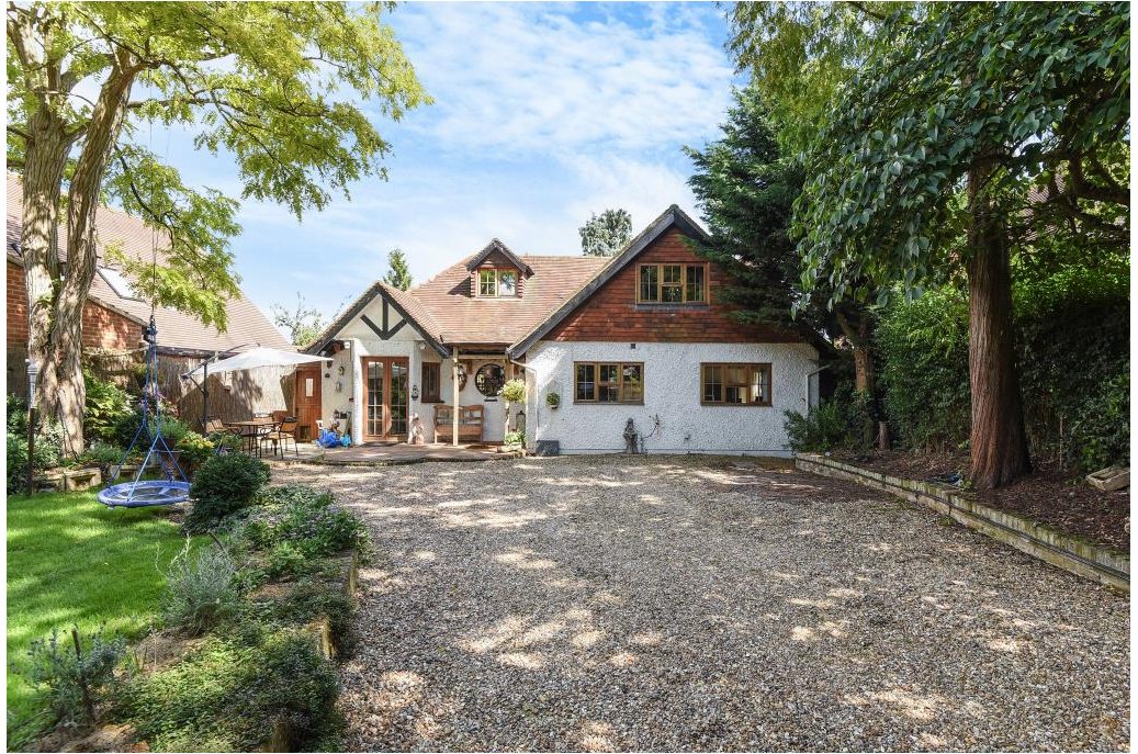 RBBProperty's tweet photo. This must see 5-bedroom in #Langley is packed full with character! #home https://t.co/ekmUyBM2tH https://t.co/uev7RrUngl