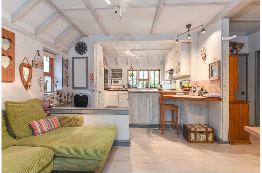 RBBProperty's tweet photo. This must see 5-bedroom in #Langley is packed full with character! #home https://t.co/ekmUyBM2tH https://t.co/uev7RrUngl