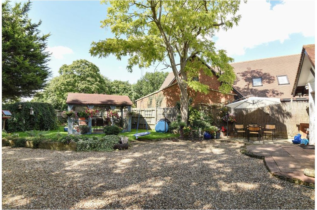 RBBProperty's tweet photo. This must see 5-bedroom in #Langley is packed full with character! #home https://t.co/ekmUyBM2tH https://t.co/uev7RrUngl