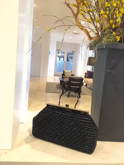 brendakinsel's tweet photo. Finding the perfect fit inside my new-old handbag - my vintage bag melds with modern times. https://t.co/DYsdgvVwam https://t.co/qqrkOPWzyE