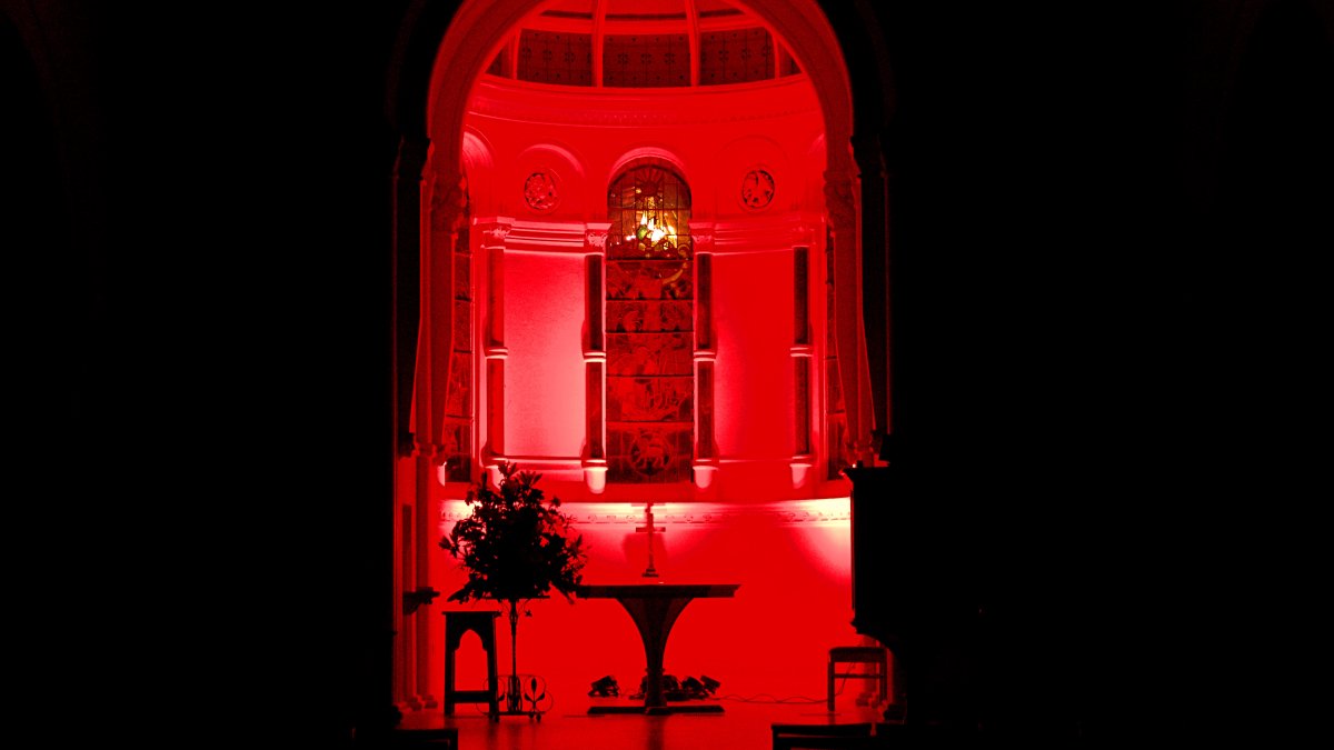 HTClaygate's tweet image. #RedWednesday our #prayers and support go out to our brothers and sisters around the world who are suffering because of their faith ow.ly/rSZt30gKSum