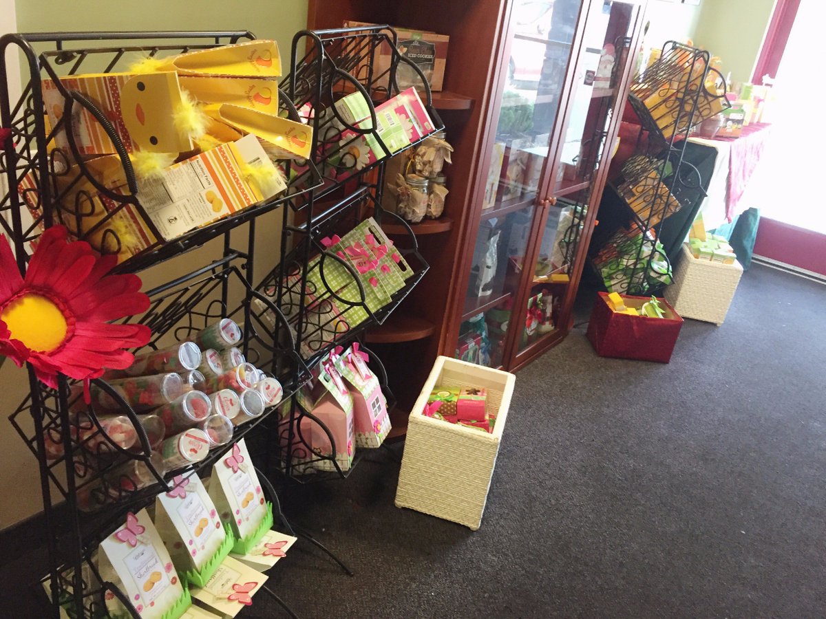 TooGoodGourmet's tweet photo. Our Holiday Bake Sale begins TODAY! Here's a sneak peak at our Holiday Bake Sale goods. Everything is a fraction of its price and would make a great gift for your loved ones. Can you resist our cute packaging? https://t.co/tqHndave2K