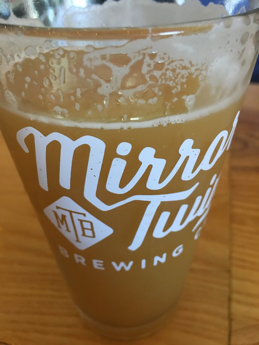 Snobbybeerbitch's tweet photo. The best hazy yet. Hands. Down. We are blessed in Lex to have such great breweries. @MirrorTwinBrew https://t.co/8A2pwYb40R