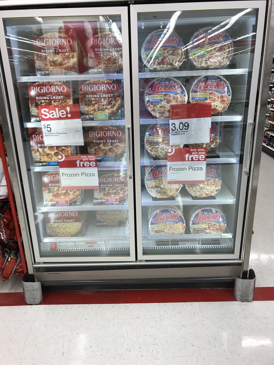 SchmelzerRyan's tweet photo. Oshkosh has all your last minute needs to feed your family and friends this holiday! #FillItSellIt @PixleyM @rankin_logan https://t.co/hYnV0Tw6iJ