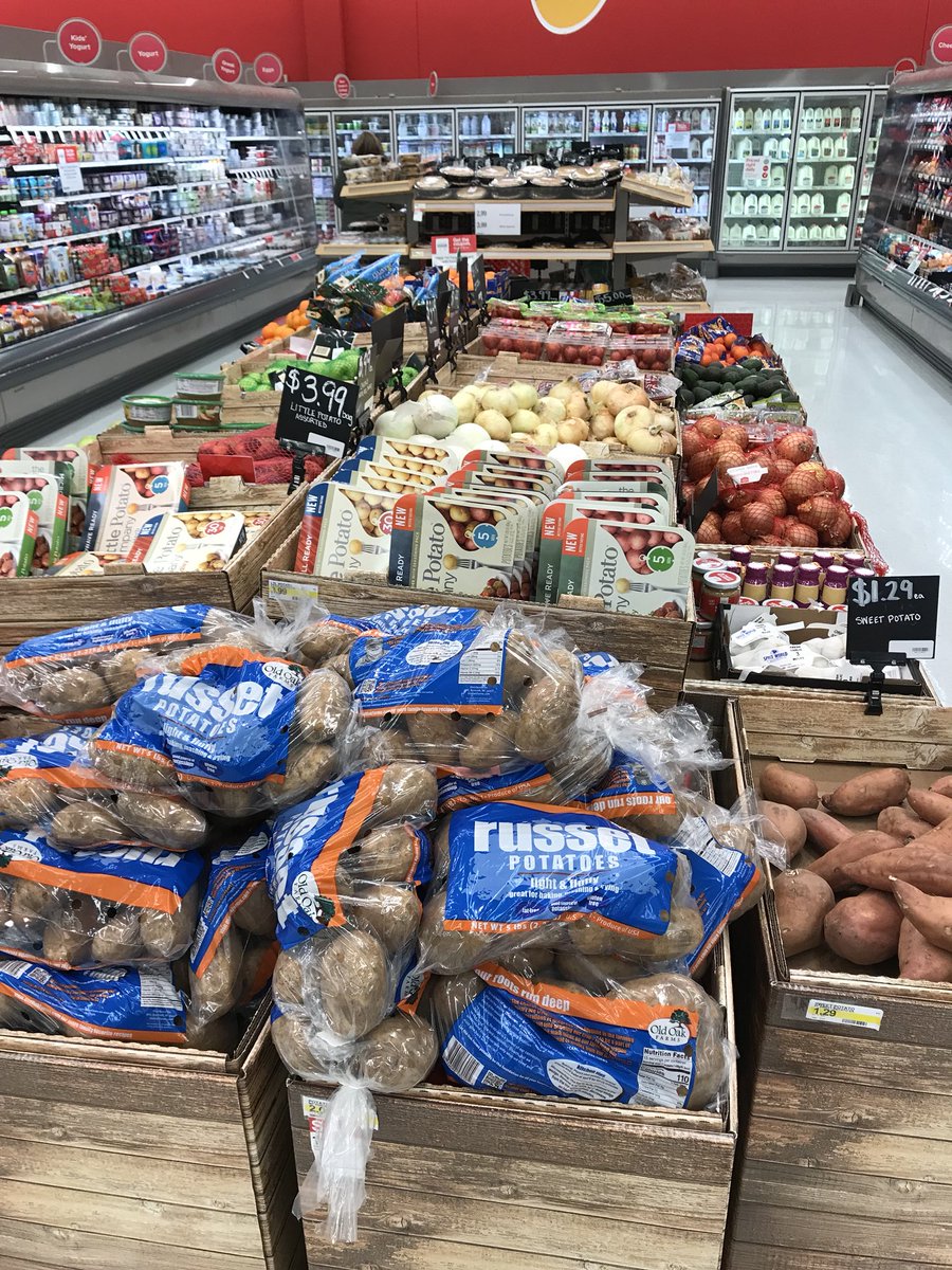 SchmelzerRyan's tweet photo. Oshkosh has all your last minute needs to feed your family and friends this holiday! #FillItSellIt @PixleyM @rankin_logan https://t.co/hYnV0Tw6iJ