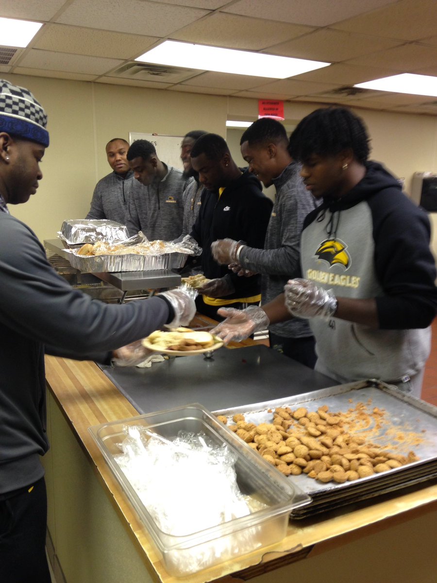 SoMSSportsToday's tweet photo. @SouthernMissFB serving at Thanksgiving lunch today at Christian Services. https://t.co/XBP7FUfI9I