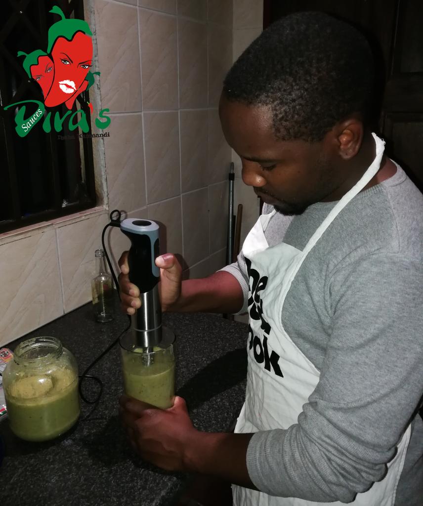 divasauces's tweet photo. When people hustle they say they are grinding... At Diva's Sauces when we hustle, we blend...
#IbabaKamnandi
#DivasAtWork
#DivasBlending
#KayaFMTalk https://t.co/W44CIF1IFV