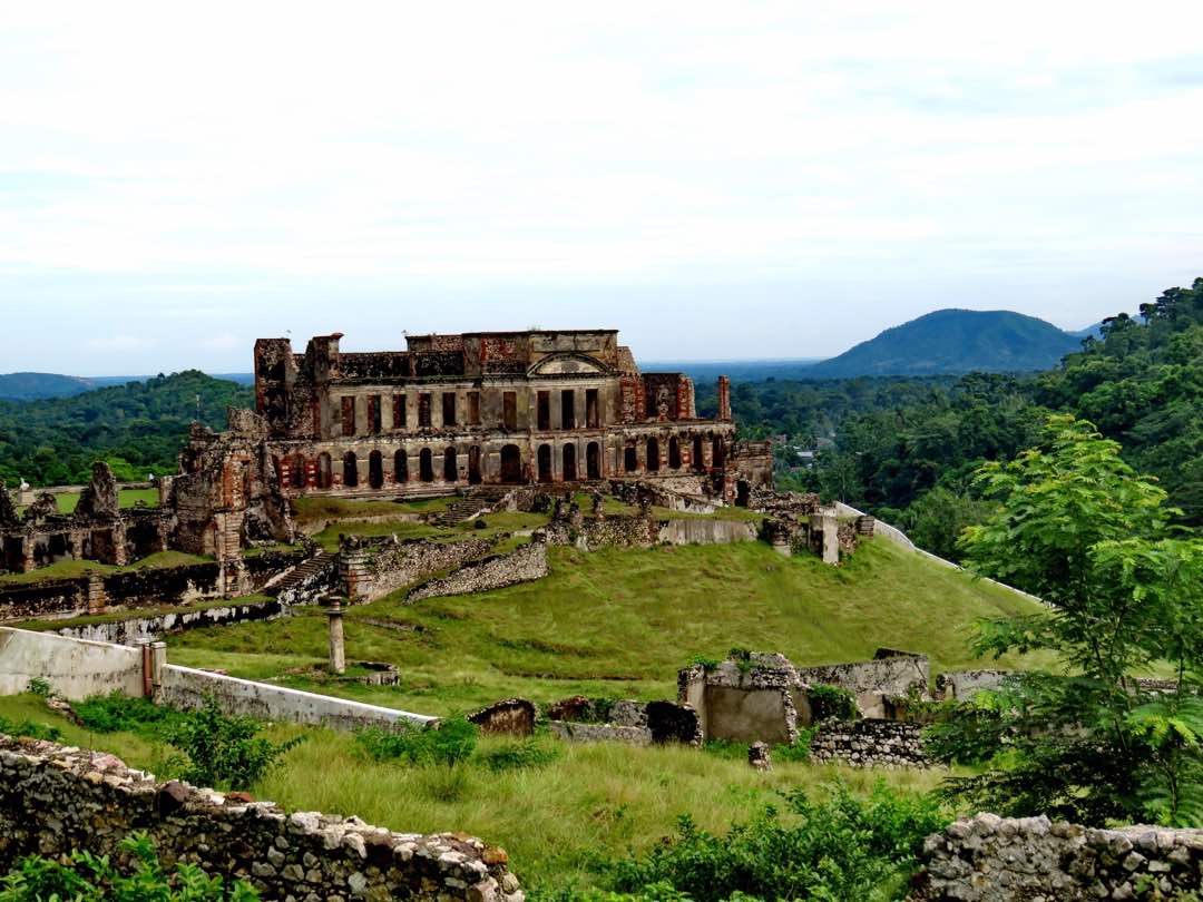 dolarpictures's tweet photo. Sans Souci Palace is a castle located in Milot, Haiti, in the department of North, in the National Historical Park - Citadel, Sans Souci, Ramiers, about twenty km south of Cap-Haitien. #dolarpictures https://t.co/jTKsSGarTm