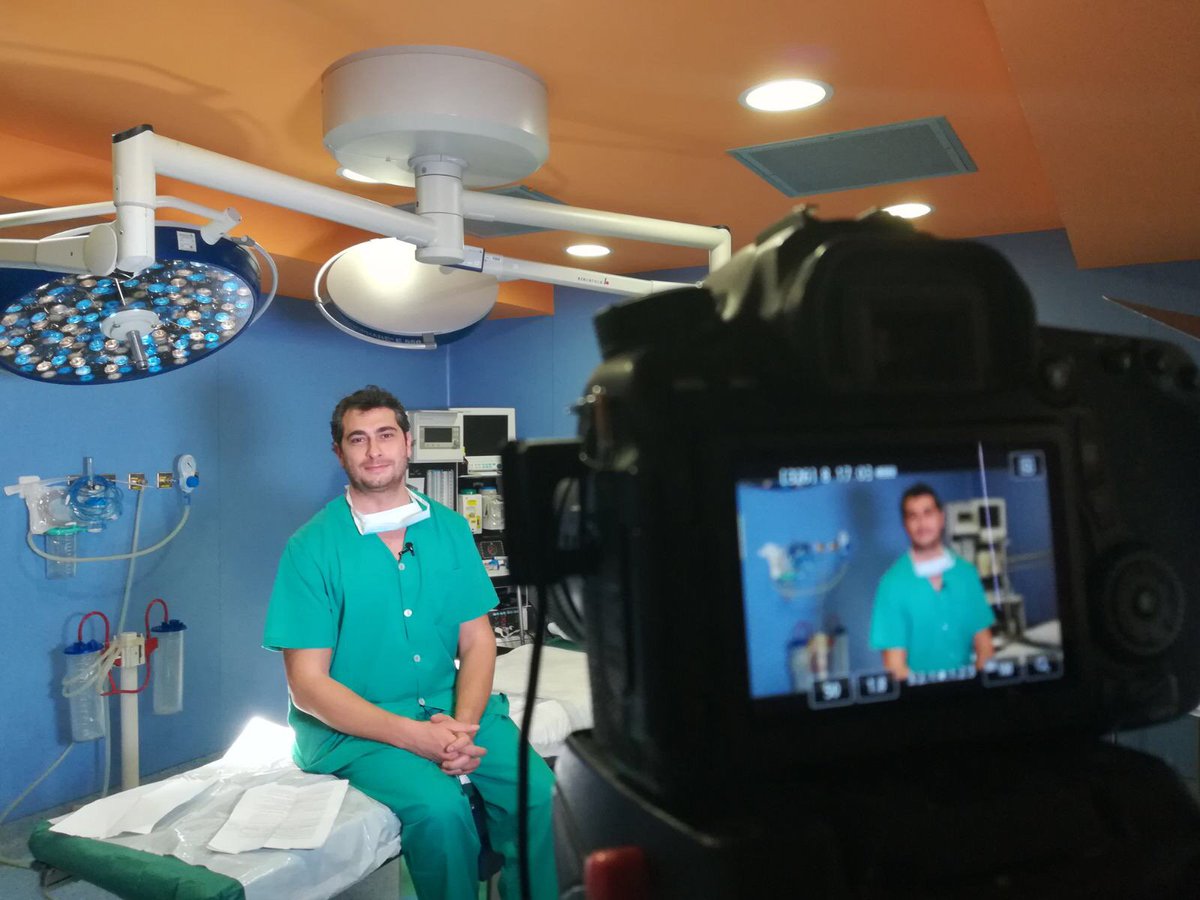 Solcot3's tweet photo. Hoy, el Doctor Sáez- Arenillas ha dejado por un momento su trabajo como cirujano ortopédico y traumatólogo  para responder unas nuevas FAQ (preguntas frecuentes). En breve estarán disponibles en nuestro canal de youtube y en la web. https://t.co/4TTSlGGktH