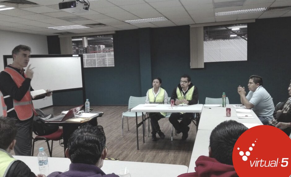 Virtual_5's tweet photo. Hoy en curso de “Manejo de Crisis” para SAS Automotive. Impartido por @carloscagigas 
#FelizMiercoles  #Virtual5 https://t.co/QIvSPdyhde