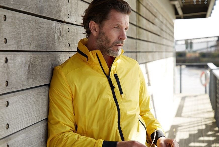 Contrasting colours and the subtle play of light helps to create unique images for brand-driven campaigns.

iheartstudios.com