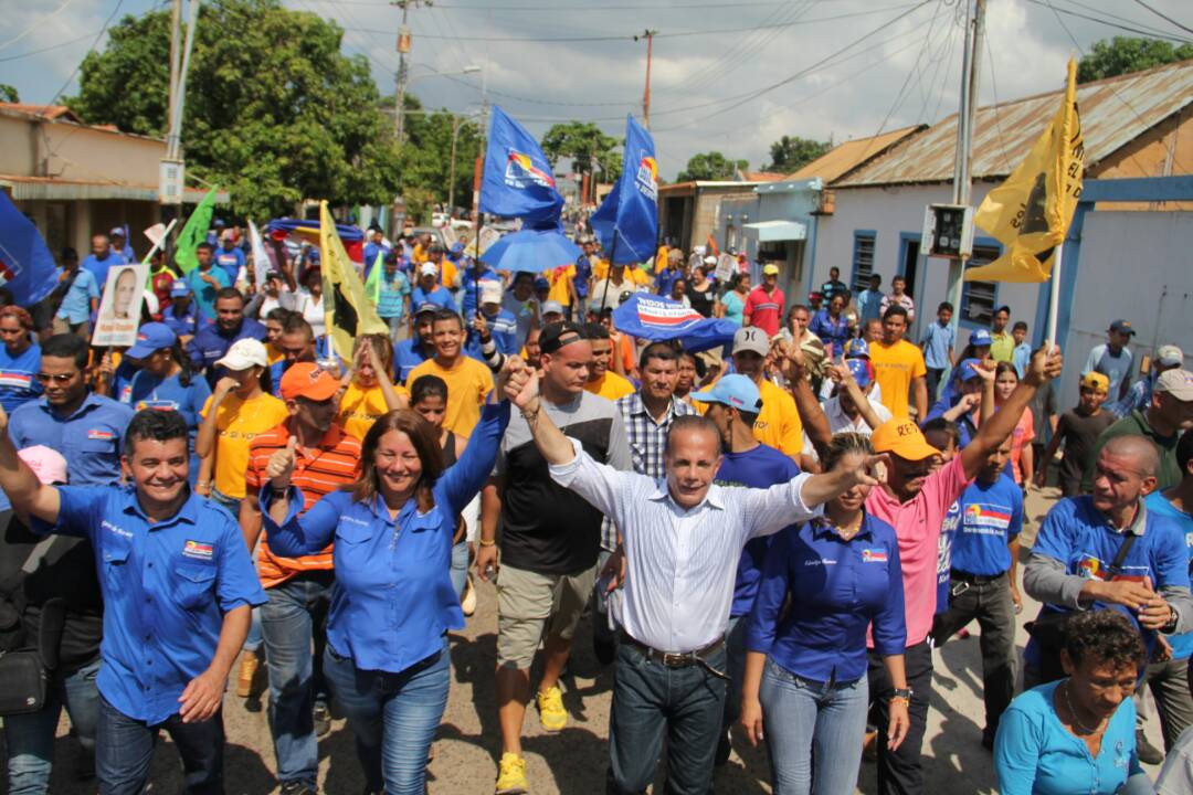 manuelrosalesg's tweet photo. El pueblo de Miranda está viviendo tiempos difíciles. Doy un paso al frente #EnDefensaDelZulia para velar por la calidad de vida y el bienestar de los zulianos. https://t.co/26L3rYvUJw