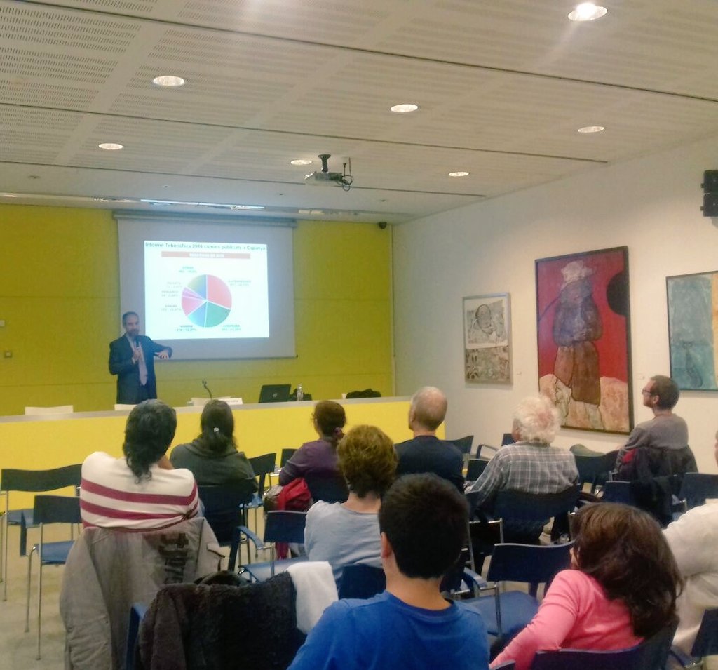 BibliotequesVNG's tweet photo. Ja tenim a en @JordiOjeda a la #bcardona explicant-nos la ciència que hi ha als còmics de superhérois en l'activitat paral.lela que hem preparat amb motiu de la #CATCON17 que es celebra a @neapolisvng https://t.co/jzk215y4mR