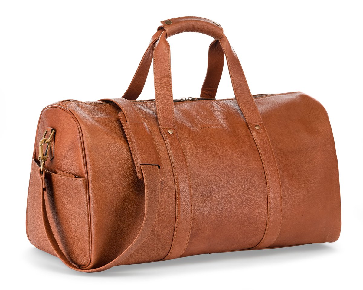 urbansafarilon's tweet photo. With space for all your essentials, and classic good looks, the Vantage Weekender is designed to accompany you on your most memorable trips. 
Explore further here: https://t.co/9DLRZWbKr9 #leather #christmasgifts #Bagsformen #Travel https://t.co/E2xvO3cSot