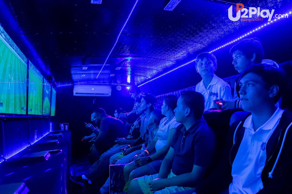UP2PLAYcom's tweet photo. El domingo estuvimos en el segundo día de @GAMECONCR y contamos con la oportunidad de entrevistar al famoso ícono de Nintendo @Elgusrodriguez ¡Estén atentos! Ya que pronto subiremos la entrevista. Todas las fotos están en nuestro Facebook #Up2Play #GameCon2017 https://t.co/zyygBGjVni