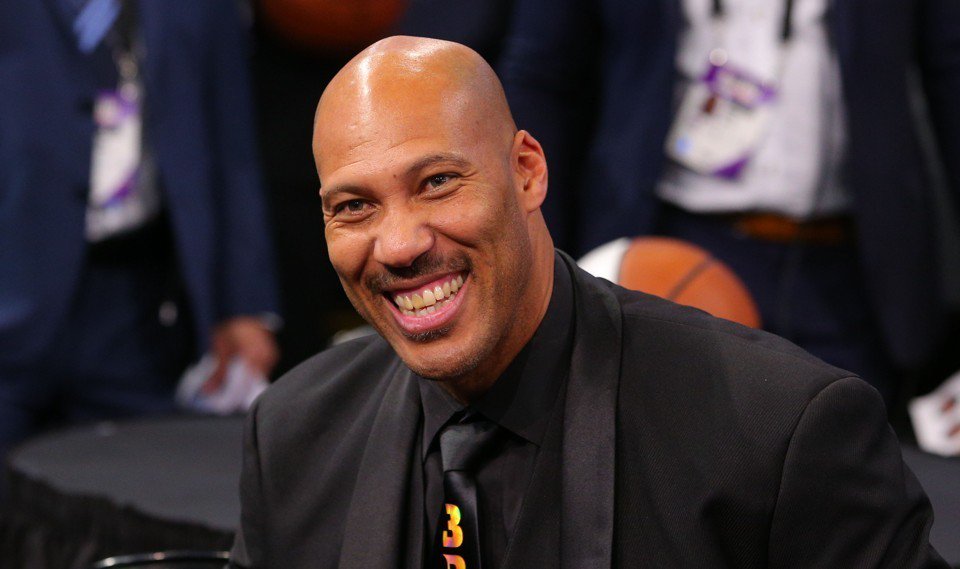 TheAtlPolitics's tweet image. Why does Donald Trump always feud with outspoken black people? @fivefifths asks theatln.tc/2jOAEsk