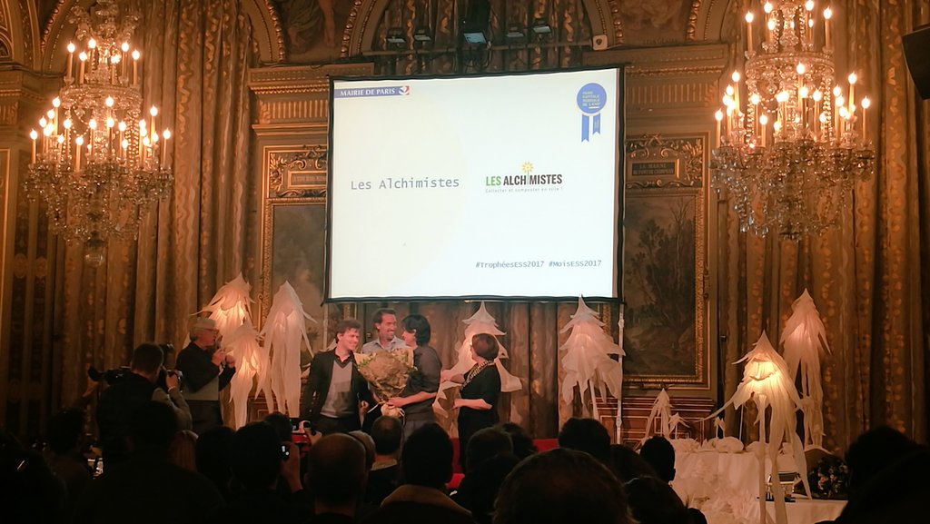 LesBeaux_Jours's tweet photo. Lauréat #TropheesESS2017 @Paris : @AlchimistesCo qui transforment les déchets alimentaires en premier compost local made in Paris cc @antoinetteguhl https://t.co/NeoUMOCsOb
