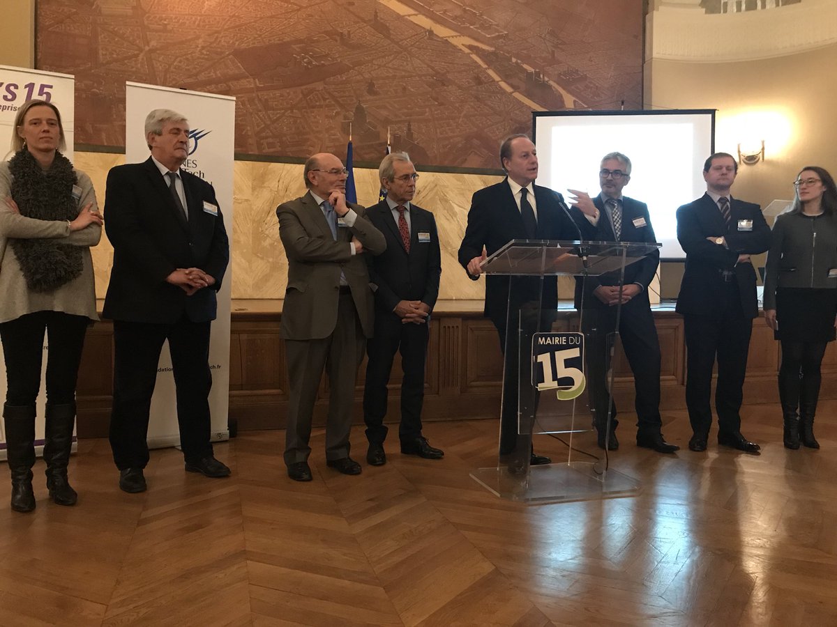 Monsieur le Maire ouvre la 3ème cérémonie du trophée des #entrepreneurs du 15ème. 
<a href="/mairie15/">Mairie du 15</a>  #Peps15