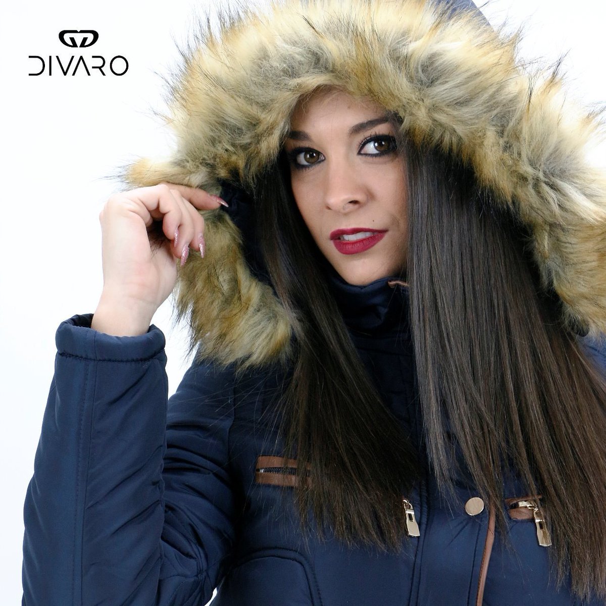 Este invierno no te quedes si  tu Abrigo Plumas 💁 disponibles en varios diseños y colores.
🌐 divaro.es
•
<a href="/ruthbasauri/">RUTH BASAURI</a> 
•
#Divaro #DivaroShop #DivaroMayoristas #Look #Woman #WomanStyle #WomanFashion #Abrigo #Winter #Moda #MadeInSpain