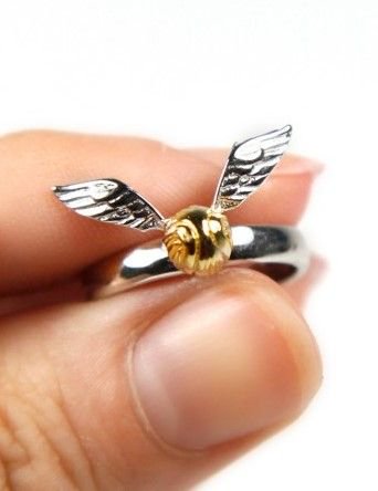 frikileria's tweet photo. Échale un par de alas y pídeselo 😍
#Joyas #HarryPotter
https://t.co/2qacWCYUnj https://t.co/qytd1yJ8tw