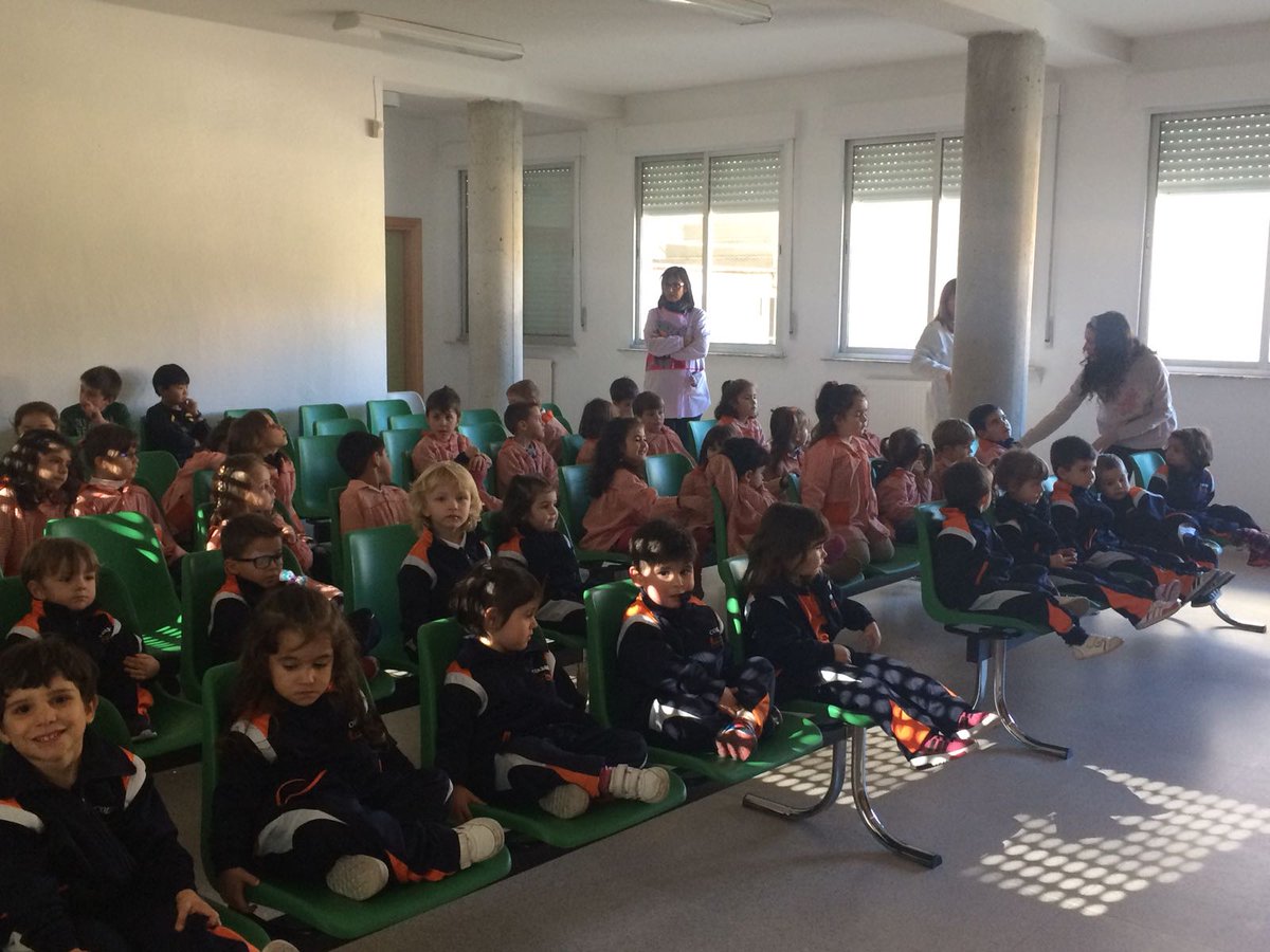 ColegioAmachado's tweet photo. Celebración de Santa Cecilia en @ColegioAmachado. Los mayores interpretan sus melodías para los niños de infantil. https://t.co/89KO8JMx2G