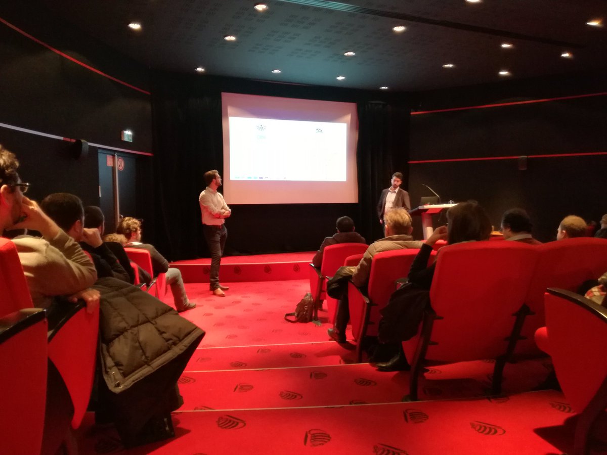 BatSally's tweet photo. #MeetupSQLI : c'est la 2eme conférence ! Ça parle #CRM et #webanalytics https://t.co/7mtNXO8tsa