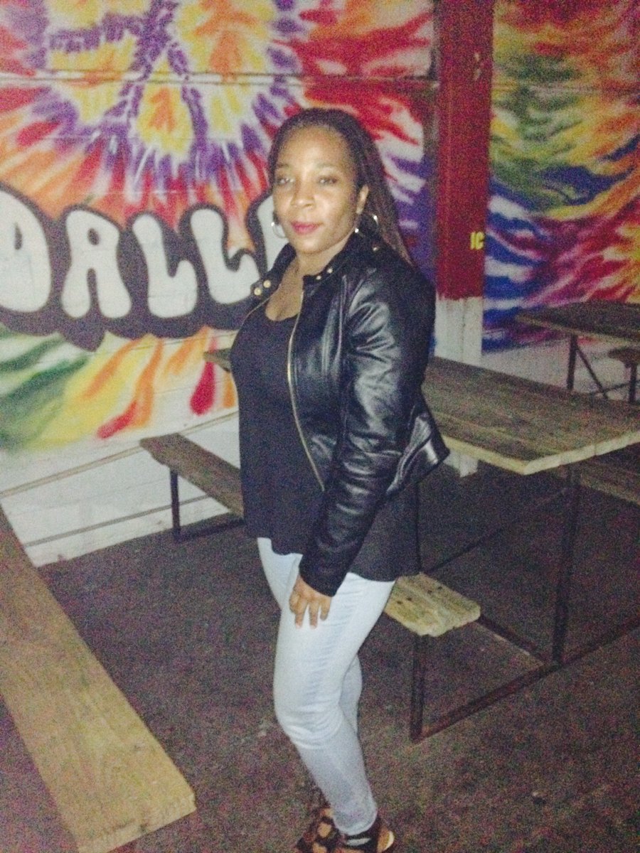 StephanieBRas3's tweet photo. A night out on the town. @strokers #dallas https://t.co/5RFyvLzMgQ