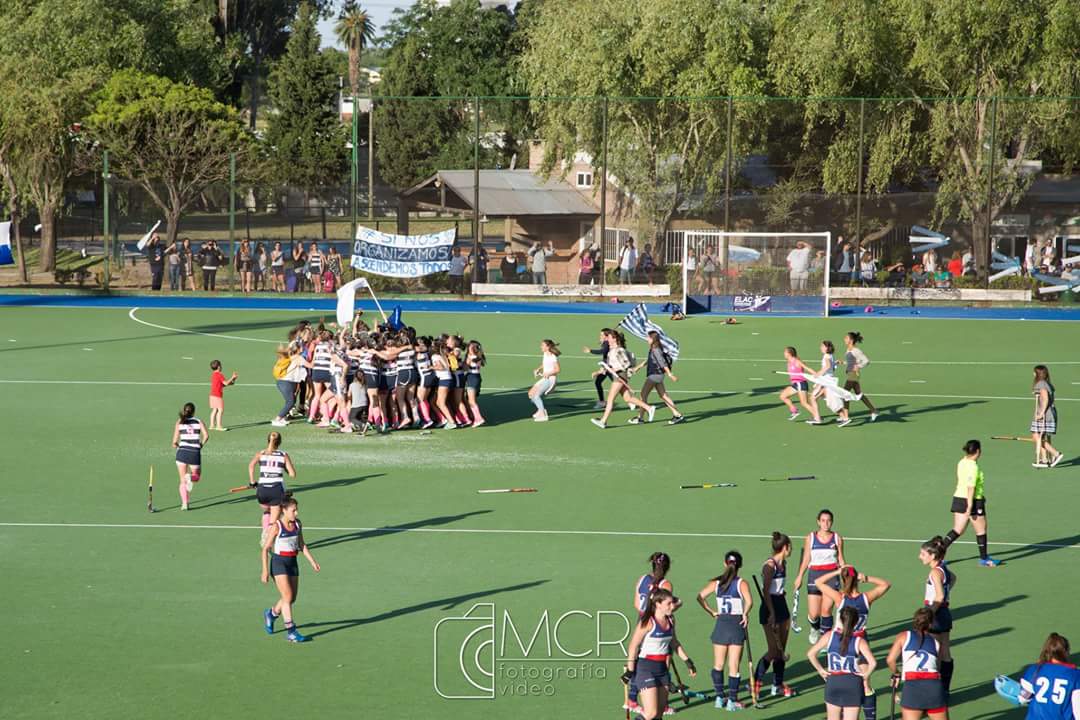 La feliciDaD D toDo un club 🎉🙌🎇🏆🏑 Somos D la D #Ascenso2017 <a href="/hockeyargplus/">Hockey Argentino Plus</a> <a href="/RankingMetro/">Ranking Metro Hockey</a> <a href="/hockeyqac/">Quilmes A.C. Hockey</a> <a href="/HockeyQuilmesAC/">Hockey Quilmes A.C.</a>