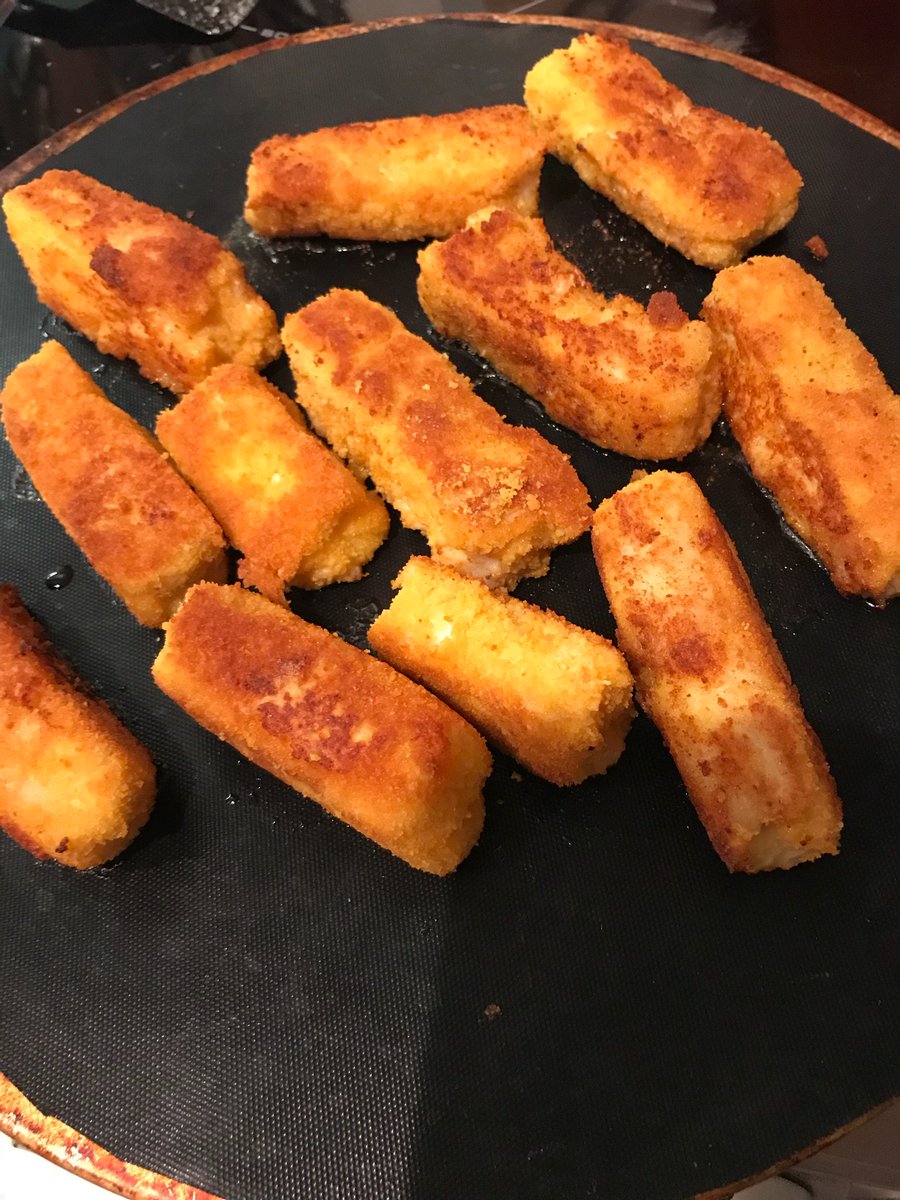 plebdeb's tweet photo. I like to think my homemade fish fingers are rustic looking π #bigbuggers π https://t.co/JyhKQxt4eD