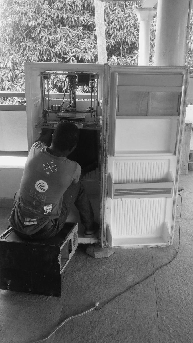 woebots_'s tweet photo. Hanging of the screen #milawoe 'station #3Dprinting' @senamekoffi  @cinalawson @3DprintAfrica @Build3dprinter @recyclism #lowhightech #fromscratch. https://t.co/VtykTz5SXr