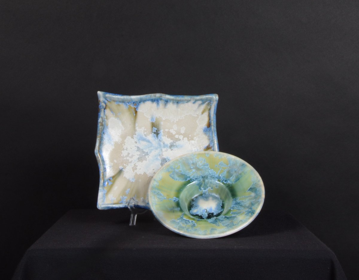 CCFFCMA's tweet photo. Lynne Sofiak, White Crystalline Plate, Turquoise Crystalline Bowl. Photo by C. Holmes #craft150 #yukoncraft https://t.co/1nOKS0Nmmr