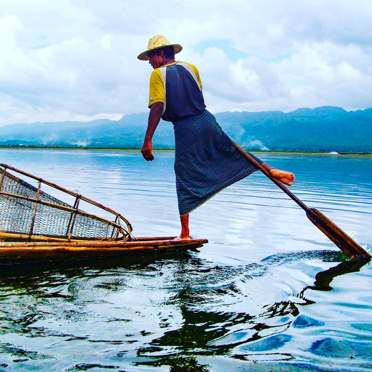 ElieRaflowitz's tweet image. Here is one of my favorite pictures I took during my @SemesterAtSea #Fall05 voyage of a fisherman on Inle Lake in Myanmar.