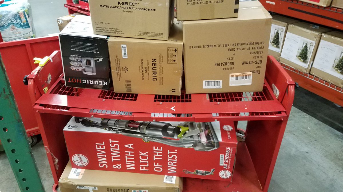 ryanhtarget's tweet photo. #T0906 went hard to #fillthefloor with 17 vehicles  in seasonal, paper,  1spot, plug, toys, market and electronics all before the lunch rush. #whenLOGisLOD @WhipLivingston   @AmberHafron https://t.co/vu5g6TYuQC