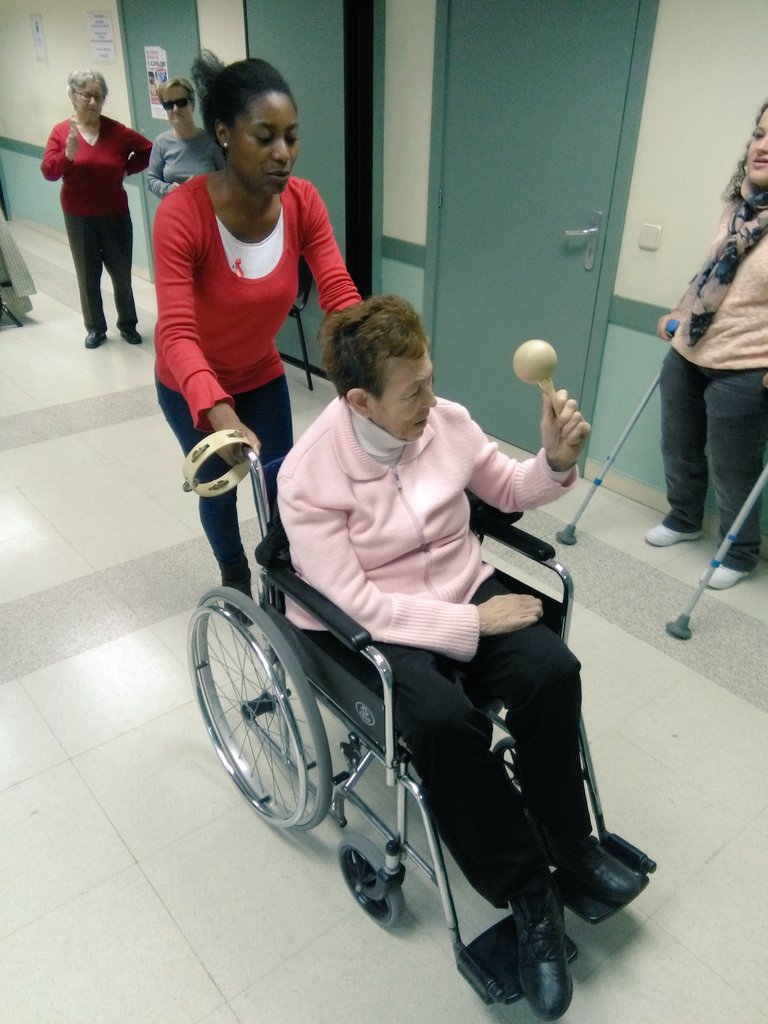 rehabictus's tweet photo. La música se crea y se baila. #musicoterapia #rehabilitacion #ictus #leganes https://t.co/0ArwzIUcaI