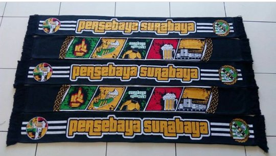 ranggaef_'s tweet photo. Scarf Persebaya Surabaya x Suroboyo Mbois Cuk. Barang kolpri. Kelengkapan masih lengkap. Murah ae gawe bondo away. WA. 085280696633 @Green_Nord27 @emosijiwakucom
#MODALAWAY #modalsemifinal https://t.co/yllwia9fvN