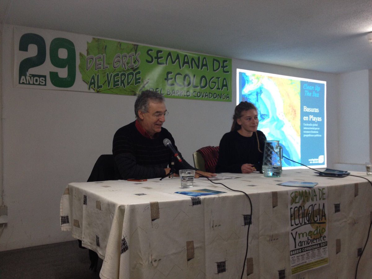 AVVBesaya's tweet photo. Da comienzo la charla dedicada a las #BasurasMarinas #SemEcol17 #barriocovadonga #torrelavega @SaraAcuaRomero #CleanUptheSea https://t.co/c9DTPDPiqd