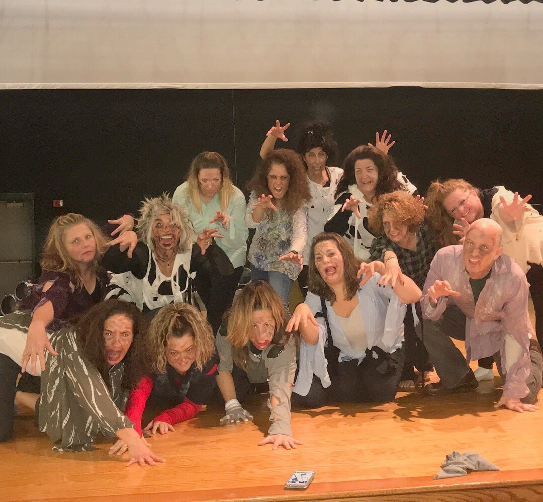 tri2teach's tweet photo. This squad is THRILLED to wish #DartmouthPS a Happy Thanksgiving! #bestyearyet #DHS #spiritweek2017 #teacherlife https://t.co/J0MXvzFjEr
