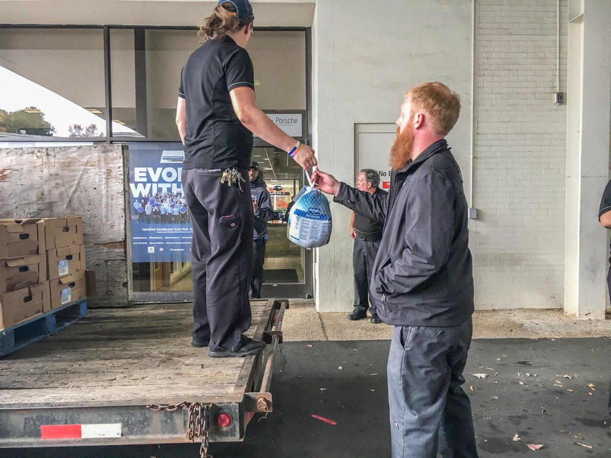 BMWofSouthpoint's tweet photo. It's Hendrick Automotive tradition to give turkeys to their employees &amp; we at Performance BMW ❤️Turkey day! We also ❤️giving back to our communities. #PerformanceBMW #HendrickCares #InterfaithFoodShuttle #RonaldMcDonaldHouse #SECUFamilyHouse #DurhamRescue #UnitedWay https://t.co/emsi3eAYva