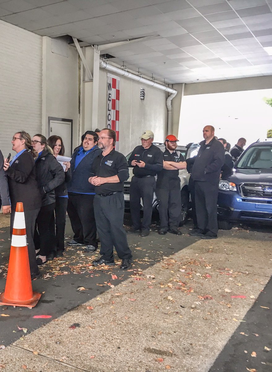 BMWofSouthpoint's tweet photo. It's Hendrick Automotive tradition to give turkeys to their employees &amp; we at Performance BMW ❤️Turkey day! We also ❤️giving back to our communities. #PerformanceBMW #HendrickCares #InterfaithFoodShuttle #RonaldMcDonaldHouse #SECUFamilyHouse #DurhamRescue #UnitedWay https://t.co/emsi3eAYva