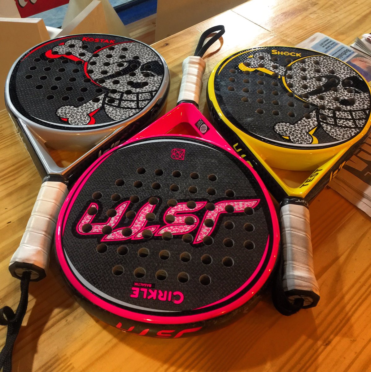 smashpadelin's tweet photo. ESPECTACULARES LAS NUEVAS PALAS @justtenpadel VEN Y PRUÉBALAS...!!! #Sesalen #Palon https://t.co/JxWauRBLgJ