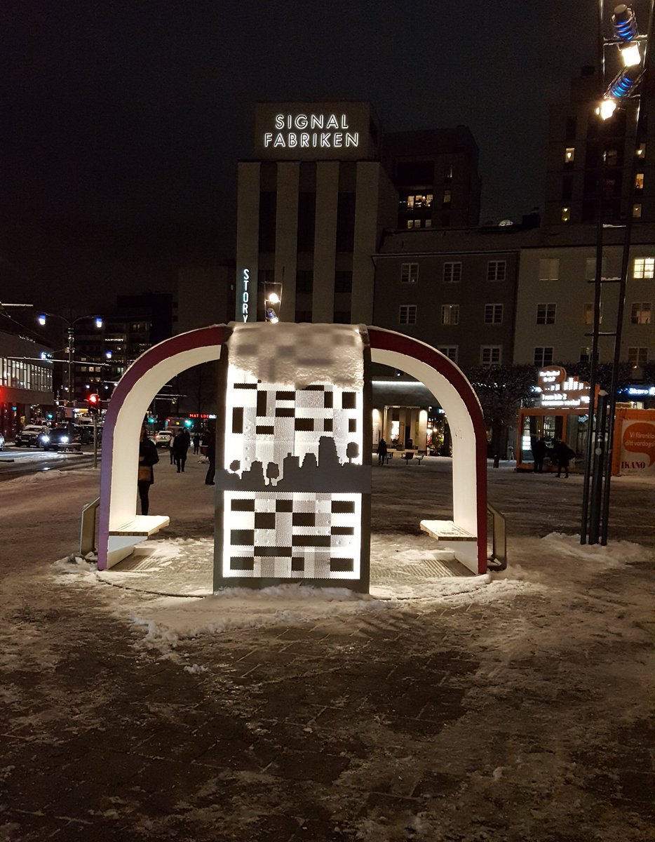 yann_le_galopin's tweet photo. Pour lutter contre le spleen hivernal il fait nuit avant 16h il y a des espaces de luminothérapie dans la rue et les magasins #Sunbyberg #BrommaBlocks
@visitstockholm https://t.co/gwfhzDBcgf