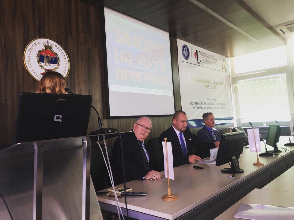 AkademacBIH's tweet photo. Prvi Forum Savjeta za privredu Ekonomskog fakulteta Univerziteta u Banjaluci i realnog sektora "Zajedno na putu progresa".
#Akademac #EkonomskifakultetBL #obrazovanizaposlen #nudimorješenja https://t.co/lqzgqqbHWA