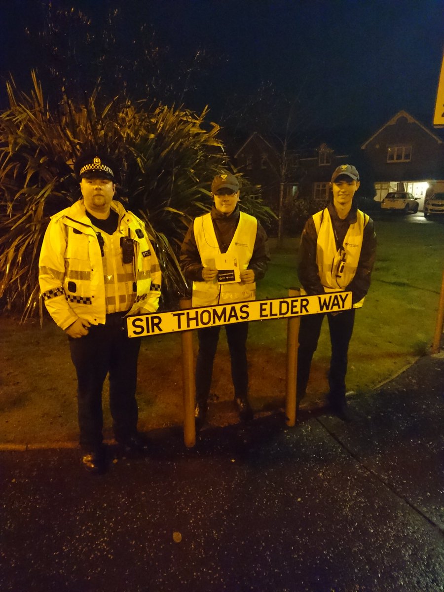 PC Weir and @PolScotPSYV in the Hollybrae area re. early evening Housebreaking Initiative. #OpPrinciple