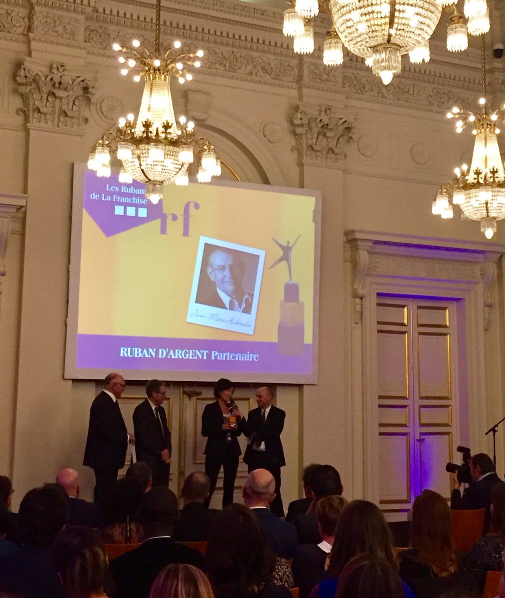 Félicitations <a href="/jmaubault_kpmg/">Jean-Marc Aubault</a> pour ce prix qui récompense votre engagement au service de la #franchise   <a href="/vsable_kpmg/">Virginie Sablé</a> #Franchisekpmg #Rubansdelafranchise