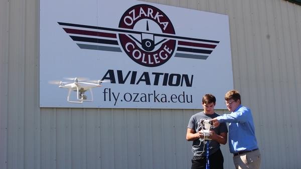ExpectMoreAR's tweet photo. One of the fastest growing colleges, @ozarkacollege is based in Melbourne, AR with locations in Ash Flat, Mammoth Spring & Mountain View. Students graduate ready for transfer or careers in nursing, finance, unmanned aircraft, aviation, & more
#KnowThe22: https://t.co/Snb10J7hmD https://t.co/E7v4QJ2jL8