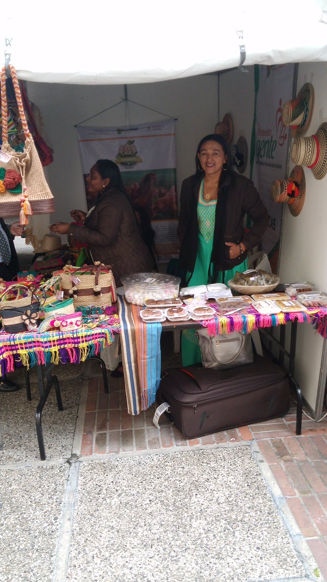 peyopafi's tweet photo. Ella, esta feliz dandole a conocer al mundo sus delicias. #Balbinas https://t.co/dIwOqXt2eF