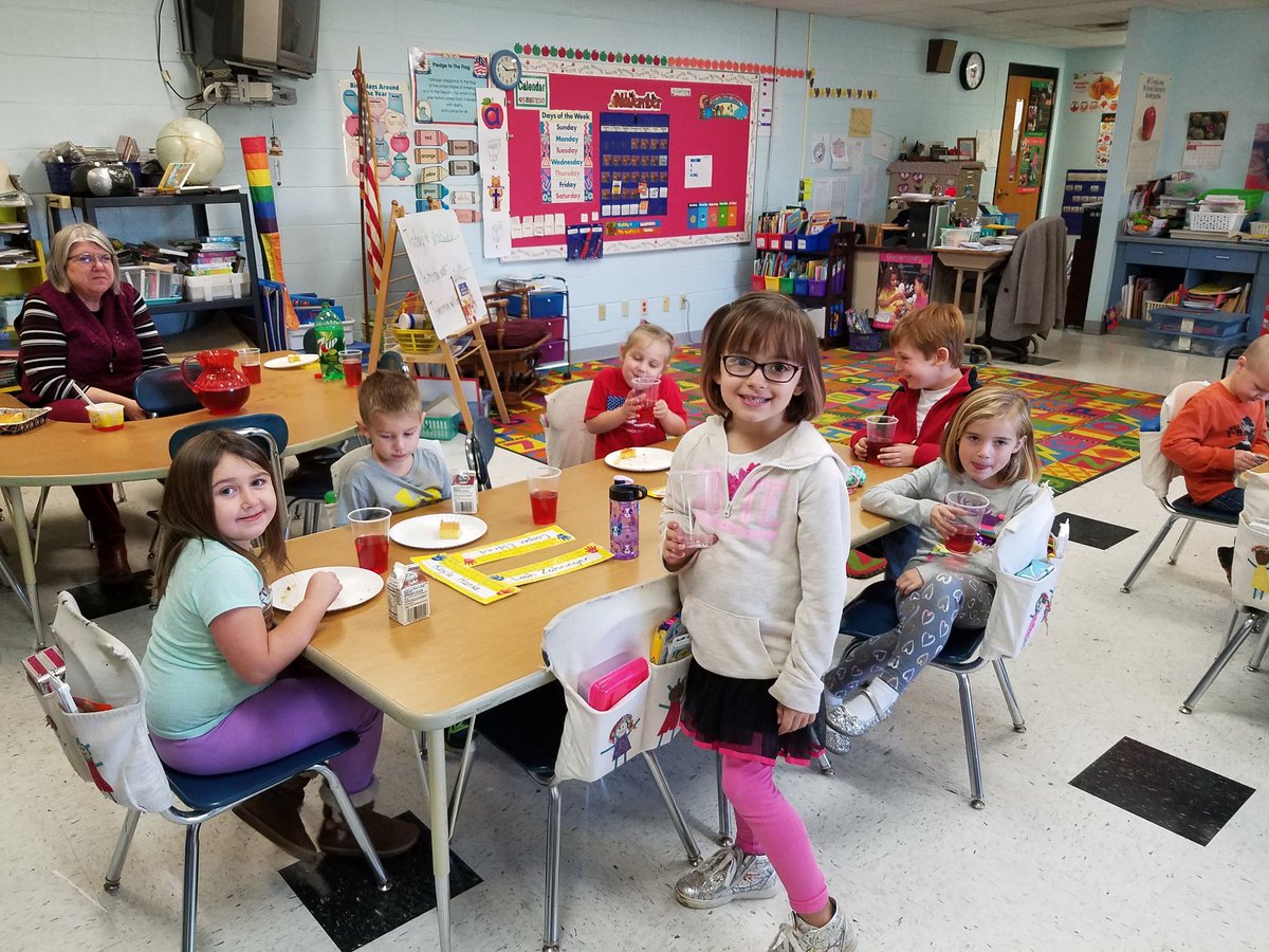 angieschorer's tweet photo. 5K enjoying the cornbread they made with cranberry punch! #GoStockbridge https://t.co/MZ1XCdbc6o