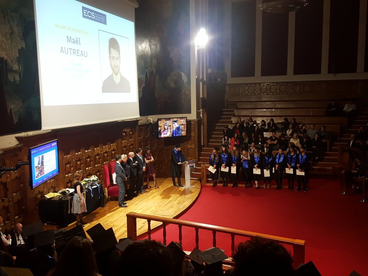 MediaSchoolNice's tweet photo. #RDDNice2017
Un petit mot de Maël Autreau, le major de promo d'ECS3 !
"Merci beaucoup a toute l'équipe @MediaSchoolGr "
#ECSNice
#Event #Nice06 https://t.co/Aqx42e4bzB