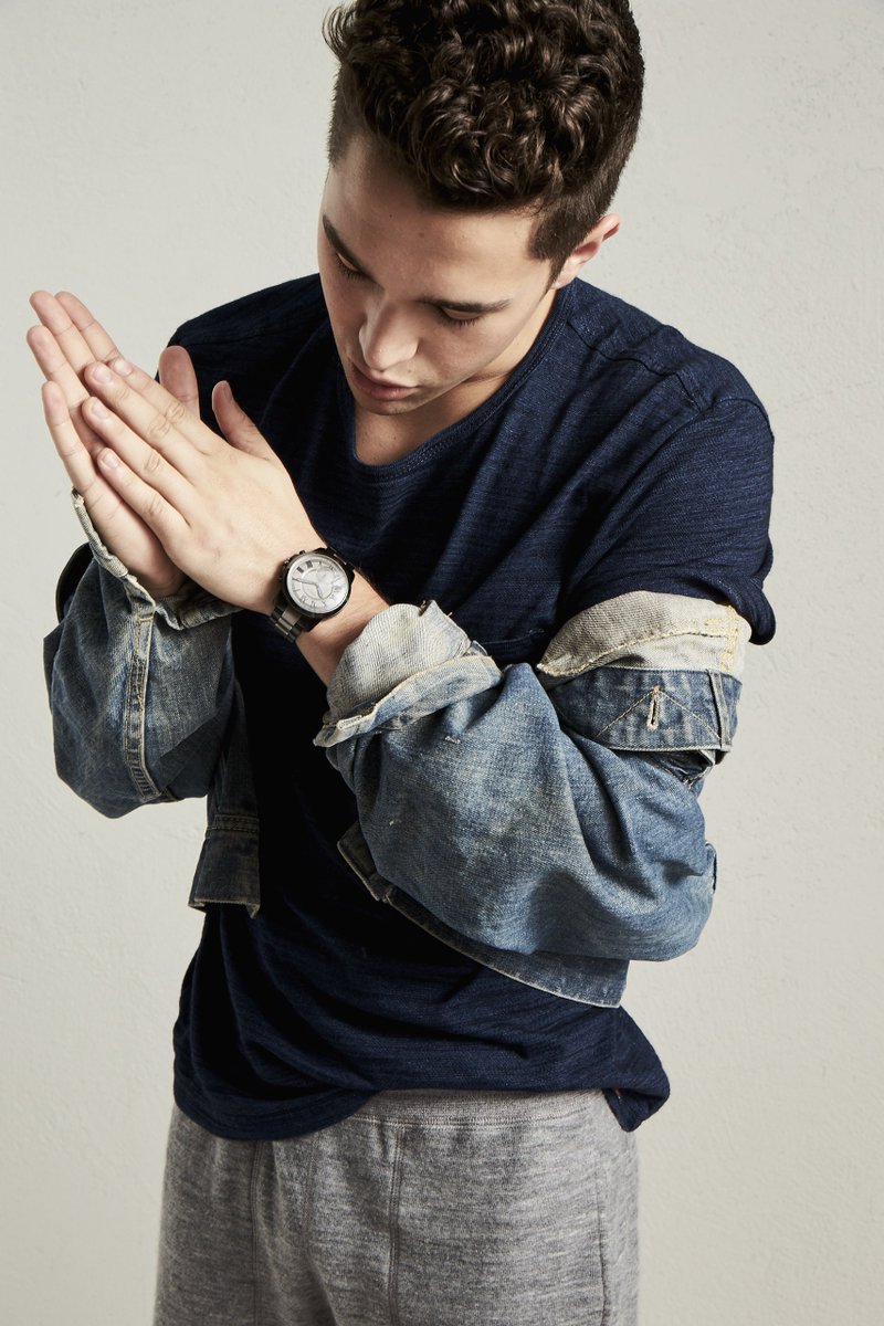AustinMahone's tweet photo. Can’t leave home without my Fossil Q Smartwatch and now you can it get for 30% off using AUSTIN30 at https://t.co/i5yHCNU4Uq for Black Friday! Go get it! 🚀⌚️#FossilFirsts #FossilSponsored https://t.co/5ja0nowwhy